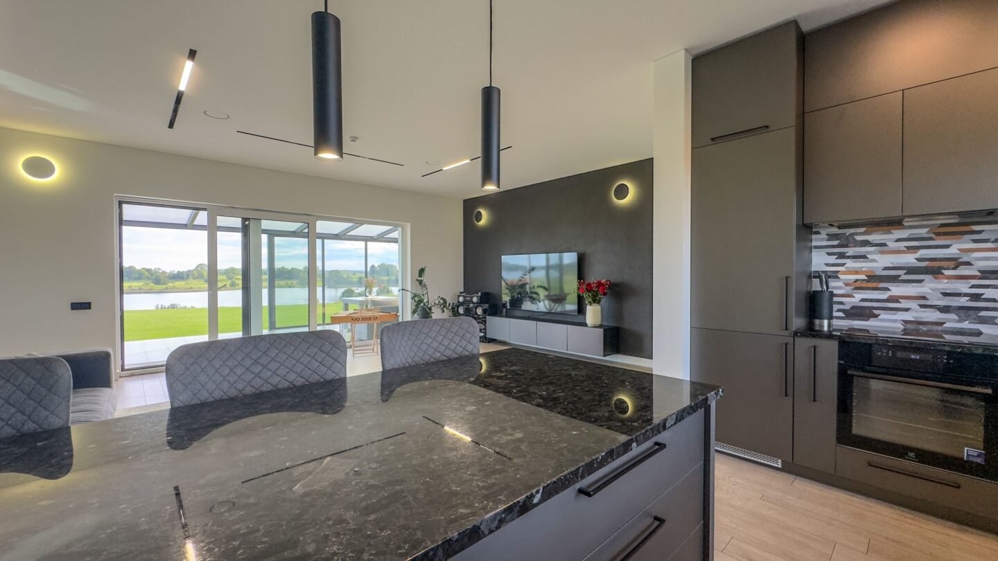 Parduodamas namas Alytaus rajone, ant Luksnėnų ežero kranto