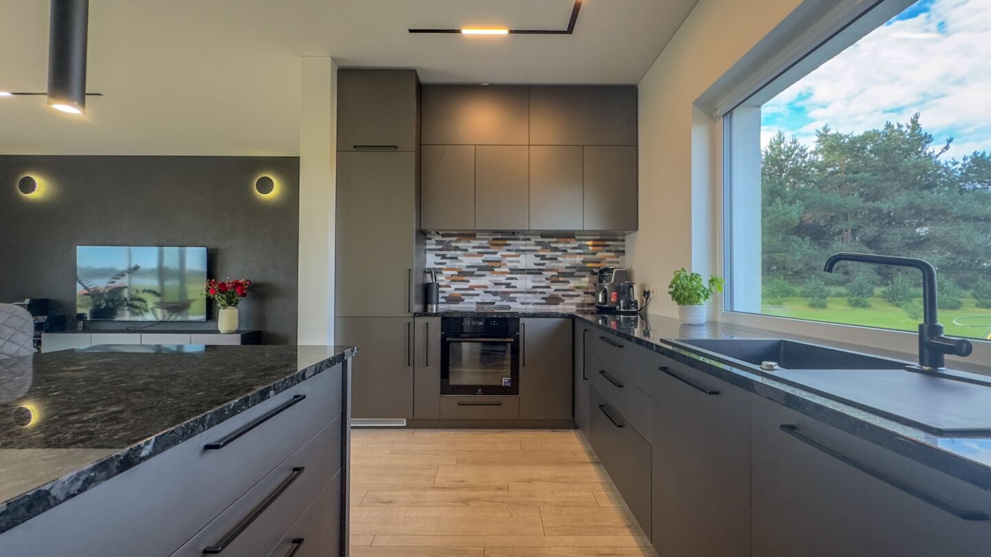 Parduodamas namas Alytaus rajone, ant Luksnėnų ežero kranto